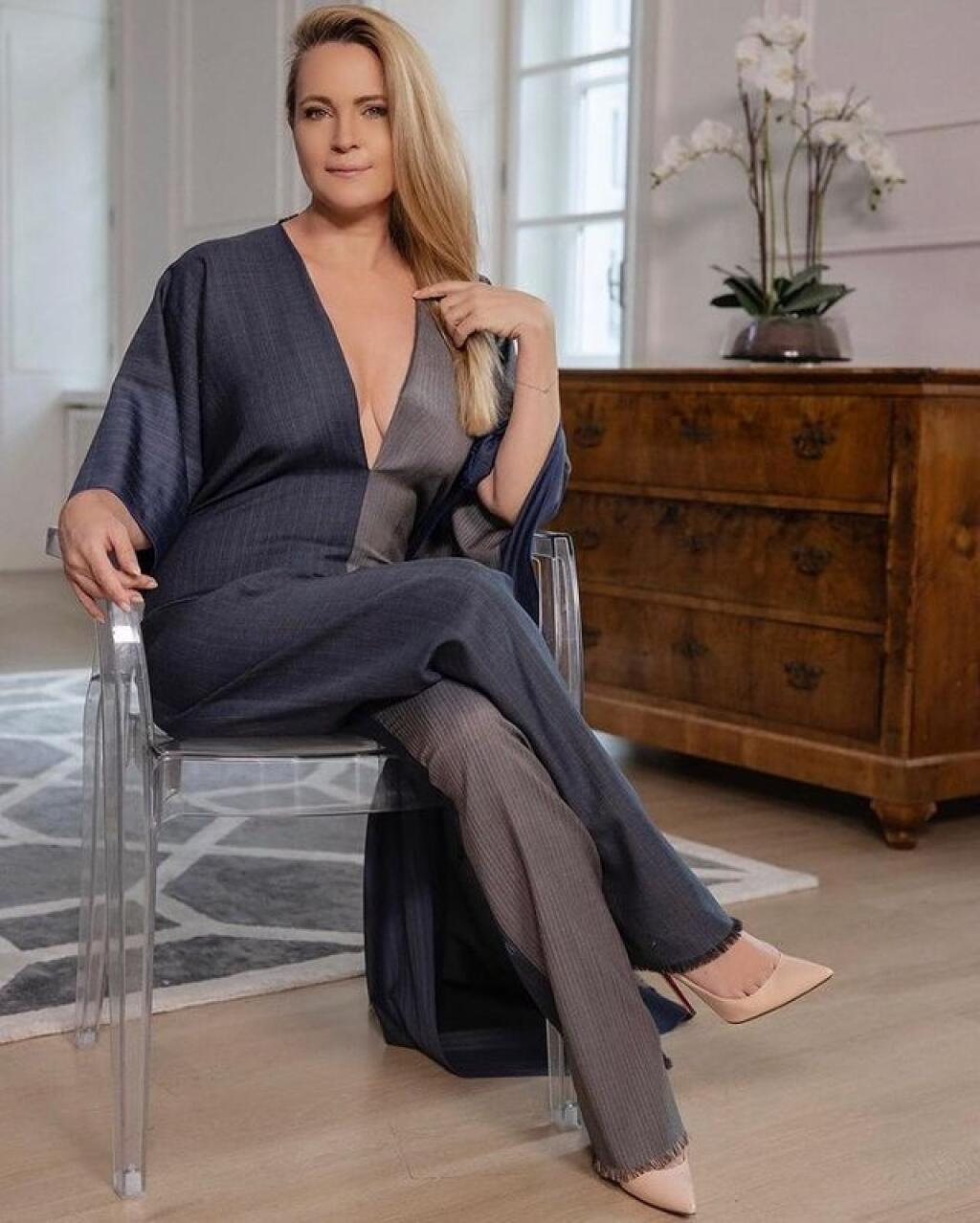 Erika Judínyová- teraz sa oblieka strohejšie a menej sexi. Akoby to už nebola ona...