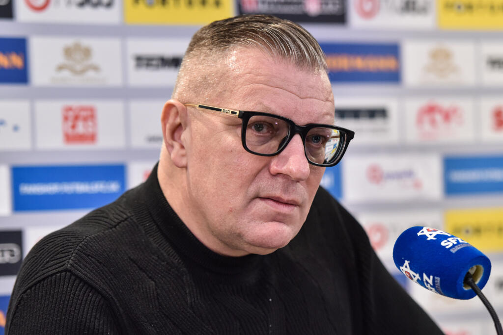 Výkonný výbor slovenského futbalového zväzu schválil návrh prezidenta Jána Kováčika (59), ktorý na post lodivoda nášho národného výberu odporučil Štefana Tarkoviča (48).