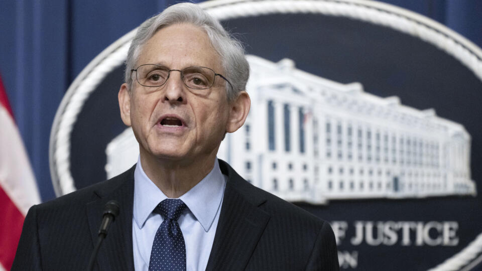 KK47 Washington - Americký minister spravodlivosti Merrick Garland hovorí počas tlačovej konferencie 12. januára 2023 vo Washingtone. Americký minister spravodlivosti Merrick Garland vo štvrtok poveril advokáta a bývalého prokurátora Roberta Hura vyšetrovaním nálezu tajných vládnych dokumentov v dome prezidenta Joea Bidena a priestoroch inštitútu, kde predtým pôsobil. Osobitný vyšetrovateľ Hur bude mať za úlohu zistiť, či nedošlo k porušeniu zákona. FOTO TASR/AP
Attorney General Merrick Garland