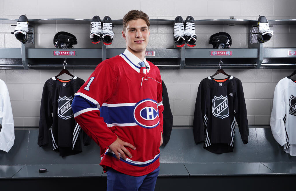 Juraj Slafkovský po drafte v drese Montrealu Canadiens.