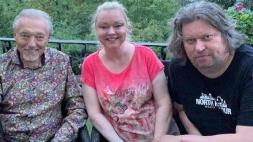 Keď sa Dominika počas valentínskeho večera trochu zarozprávala s neznámou mladou ženou, Timo začal o Dominike tvrdiť, že je bisexuálka a že je teda aj na baby. Nuž, Dominika to s ním ozaj mala veselé, nečudo, že Karel Gott ho nemusel...