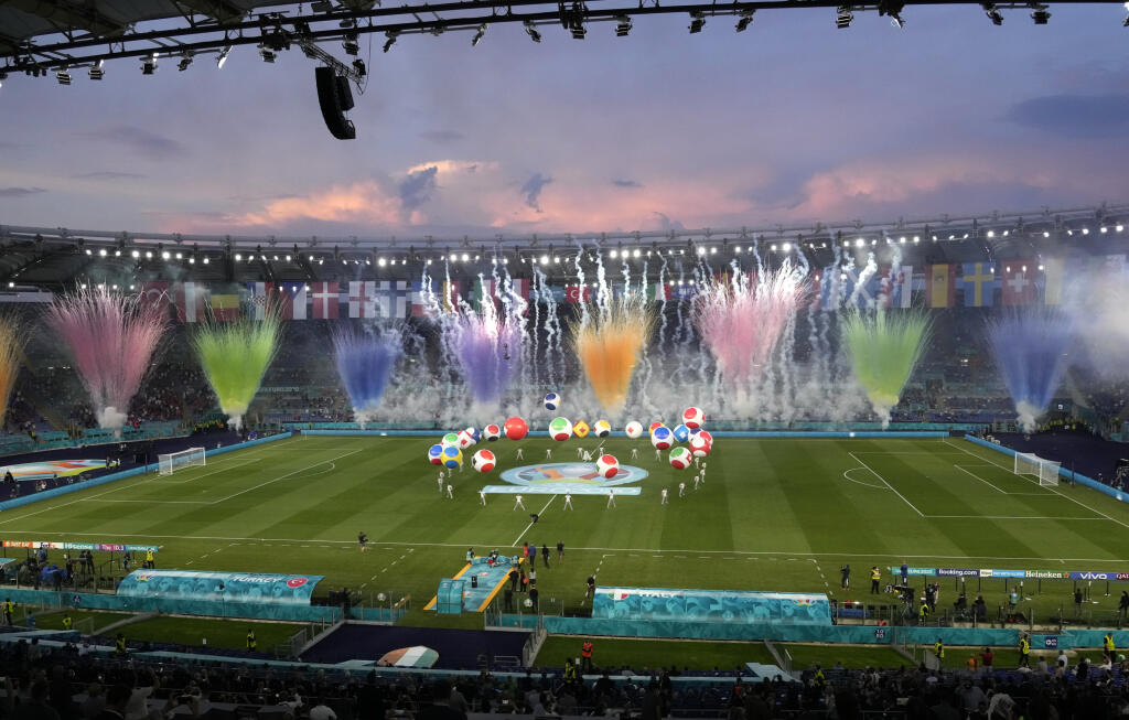 JB 38 Rím - Slávnostné otvorenie futbalových majstrovstiev Európy na Olympijskom štadióne v Ríme 11. júna 2021 pred zápasom Turecko - Taliansko na EURO 2020. FOTO TASR/AP
General view of the stadium during the opening ceremony prior to the Euro 2020 soccer championship group A match between Turkey and Italy at the Rome Olympic stadium, Friday, June 11, 2021. (AP Photo/Andrew Medichini, Pool)