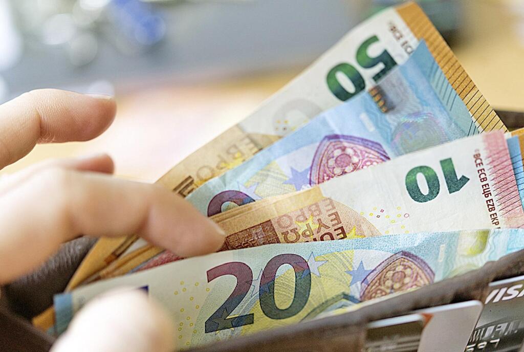 PREPÚŠŤANIE?
Veľké aj malé firmy bijú
na poplach, pre niektorý
priemysel, napríklad
hutnícky, sú rekordne vysoké
ceny elektriny problém.