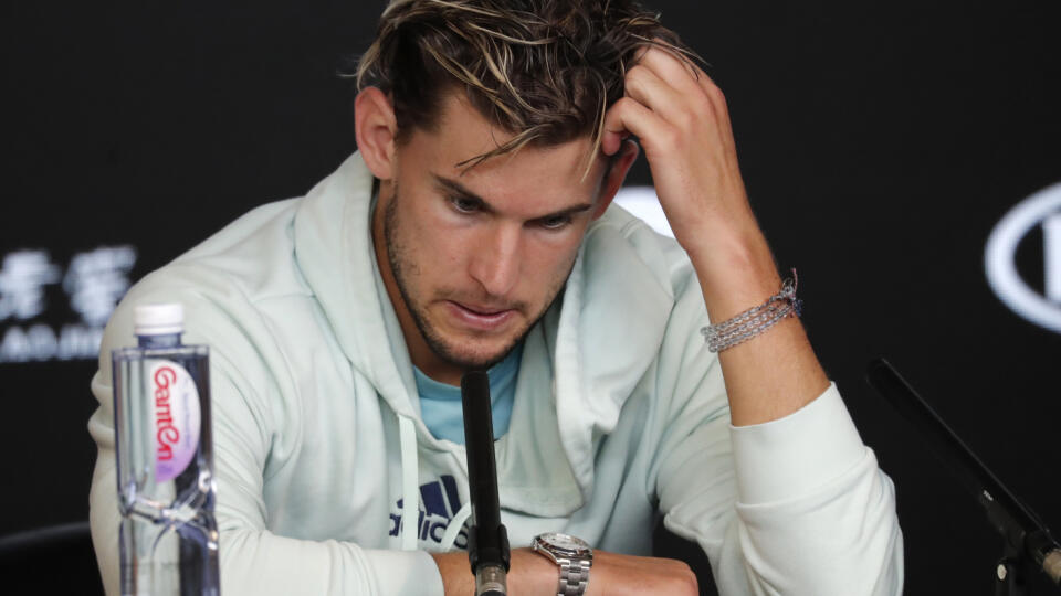 KK67 Melbourne - Rakúsky tenista Dominic Thiem hovorí na tlačovej konferencii po prehre nad Srbom Novakom Djokovičom vo finále mužskej dvojhry na grandslamovom turnaji Australian Open 2. februára 2020 v Melbourne. FOTO TASR/AP
Austria's Dominic Thiem speaks at a press conference following his loss to Serbia's Novak Djokovic in the men's singles final at the Australian Open tennis championship in Melbourne, Australia, early Monday, Feb. 3, 2020. (AP Photo/Lee Jin-man)