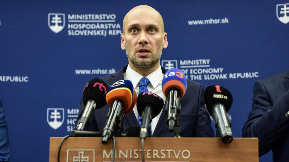 Na snímke štátny tajomník ministerstva hospodárstva SR Karol Galek počas tlačovej konferencie ministerstva hospodárstva SR na tému Aktuálna situácia v súvislosti s dodávkami plynu 27. apríla 2022 v Bratislave. FOTO TASR - Pavol Zachar