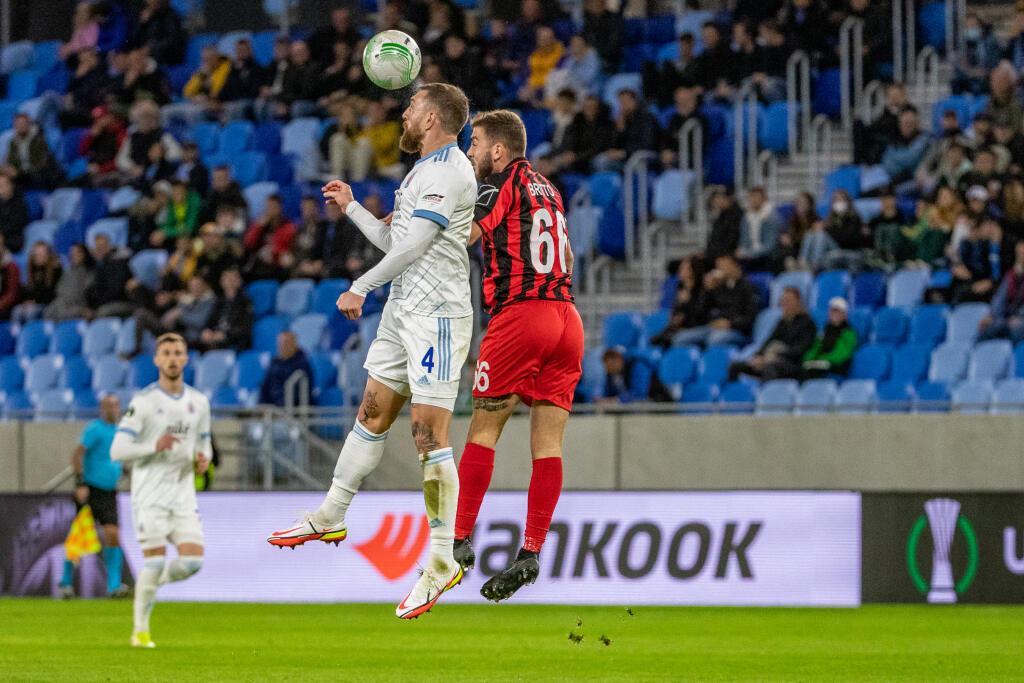 ŠK Slovan Bratislava a Lincoln Red Imps FC sa stretol v zápase Európskej konferenčnej ligy na Tehelnom poli v Bratislave. Na snímke je Guram Kashia.