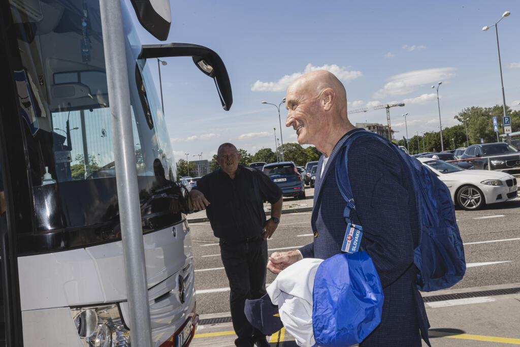 Hráčí seniorskej reprezentácie prileteli po skončení účinkovania na Majstrovstvách sveta v ľadovom hokeji vo Fínsku späť do Bratislavy. Na letisku ich čakala početná skupinka fanúšikov.