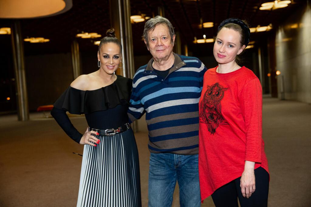 Natália Puklušová, vpravo stvárnila v hre psíka Sylviu.