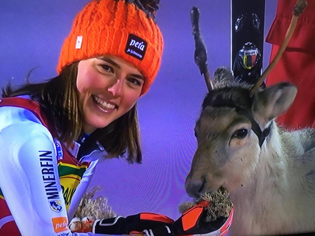 Vlhová získala vďaka víťazstvu v slalome v Levi ďalšieho soba do zbierky, pomenovala ho po priateľovi Michalovi. Už tradične svojho soba ako víťazka po pretekoch nakŕmila.