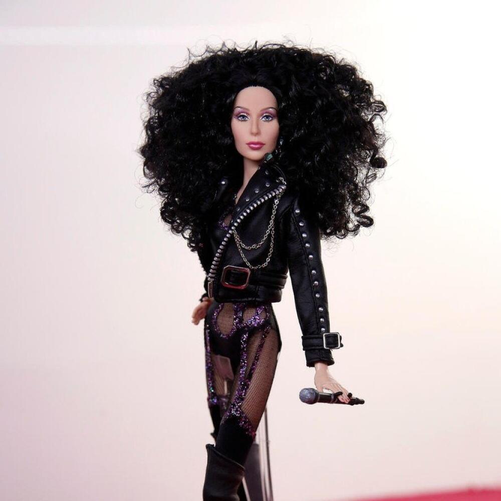 Barbie má aj rockovú bábiku Cher.