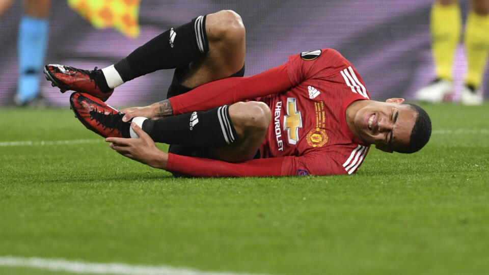 WA 38 archív Gdansk - Na archívnej snímke z 26. mája 2021 futbalista Manchestru United Mason Greenwood leží na trávniku počas finále Ligy majstrov Manchester United - Villarreal v poľskom meste Gdansk. Futbalový krídelník Manchestru United Mason Greenwood dobrovoľne opustil kemp anglickej reprezentácie pred blížiacimi sa majstrovstvami Európy. Dôvodom je pretrvávajúce zranenie, pre ktoré sa nepredstavil ani vo vyraďovacích bojov na kontinentálnom šampionáte do 21 rokov. FOTO TASR/AP
Manchester