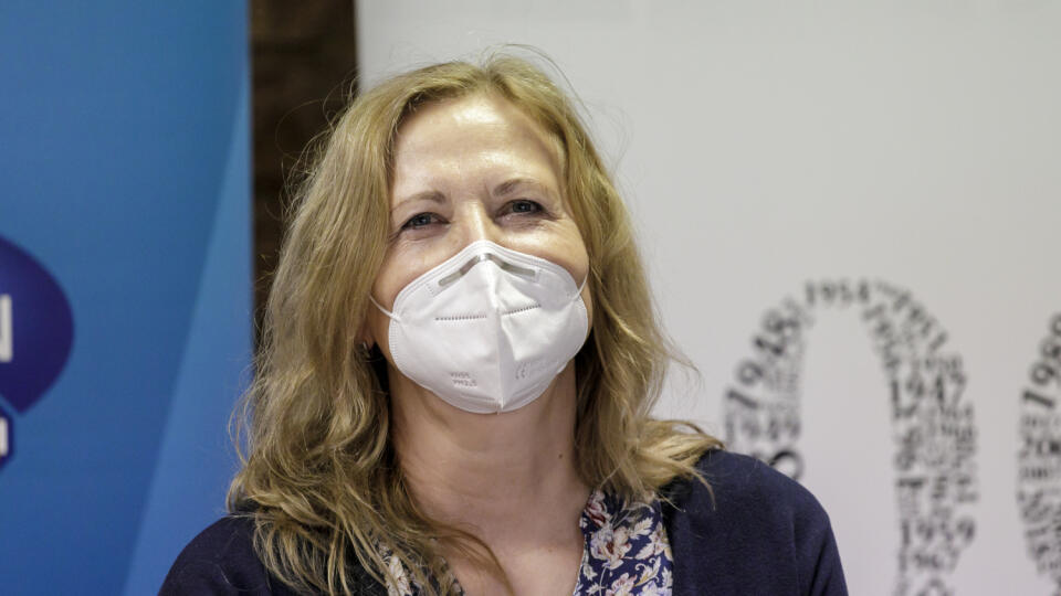 Na snímke komisárka Úradu pre osoby so zdravotným postihnutím Zuzana Stavrovská počas tlačovej konferencie Asociácie poskytovateľov sociálnych služieb (APSS) v SR k spusteniu celonárodnej ankety o najlepších pracovníkov v sociálnych službách v rámci II. ročníka Národnej ceny starostlivosti Dobré srdce 2021 v Bratislave 14. apríla 2021. FOTO TASR - Dano Veselský