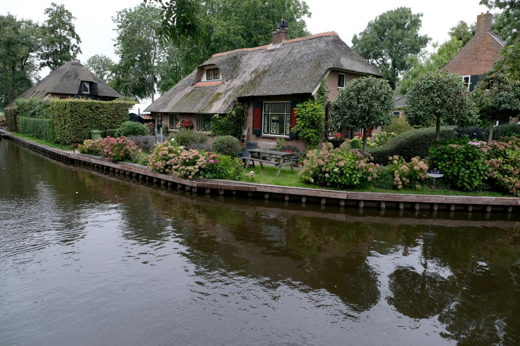 Giethoorn prirovnávajú k talianskym Benátkam.
