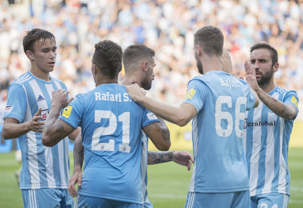 Úradujúci majster ŠK Slovan Bratislava remizoval v nedeľňajšom zápase 11. kola Fortuna ligy na pôde MFK Ružomberok 1:1.