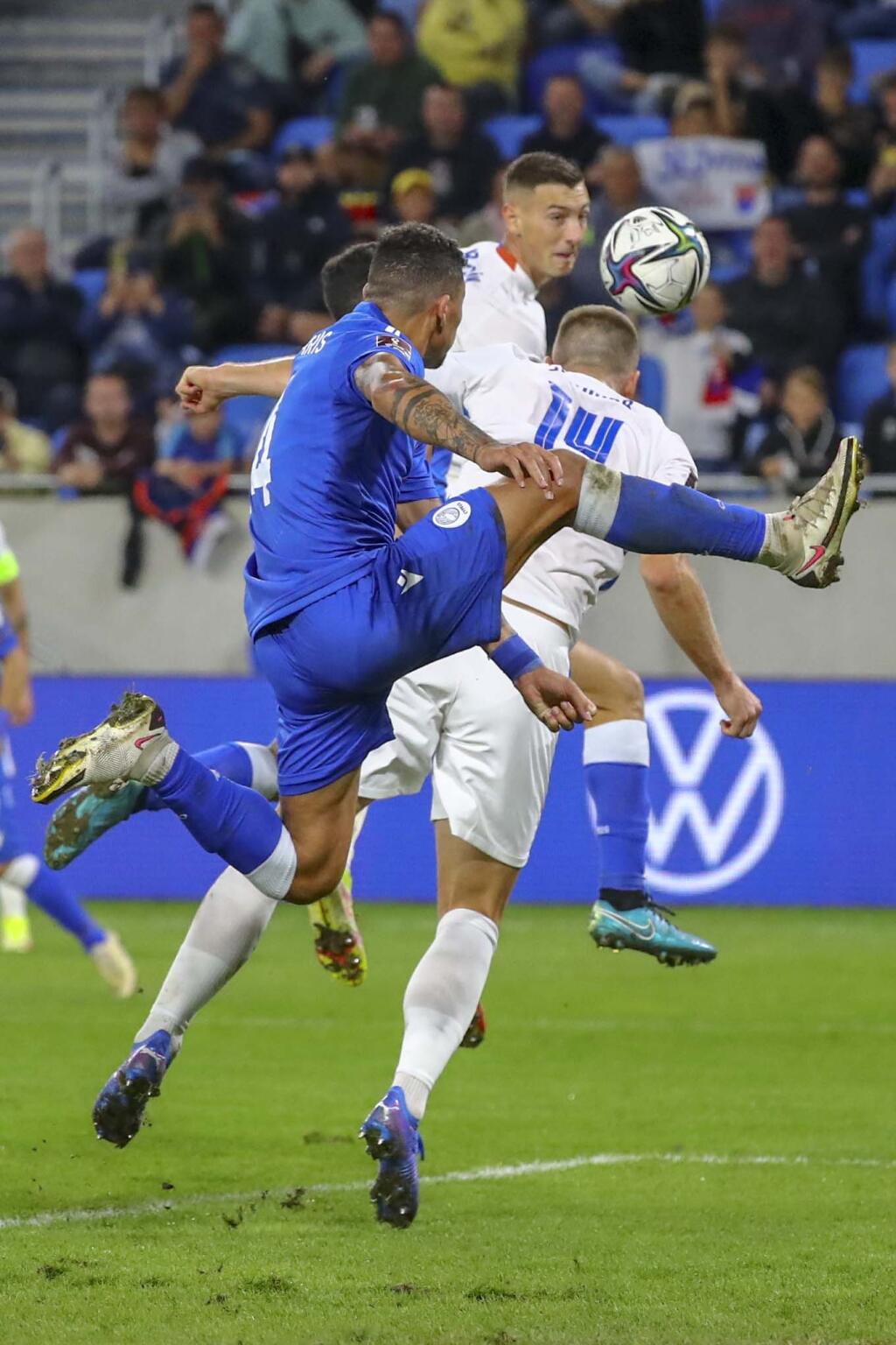 Slovenská futbalová reprezentácia zvíťazila v utorňajšom zápase v H-skupine kvalifikácie MS 2022 nad Cyprom 2:0 na Národnom futbalovom štadióne v Bratislave.