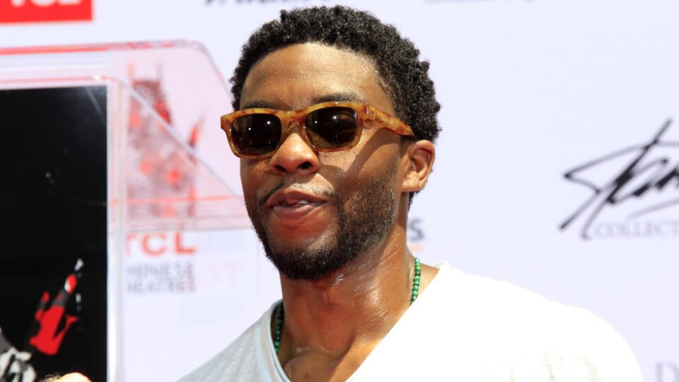 Herec Chadwick Boseman podľahol rakovine hrubého čreva.