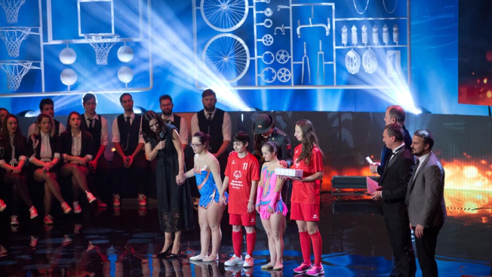 Športovci s mentálnym postihnutím dostali od svojich hrdinov sumu 10-tisíc eur.