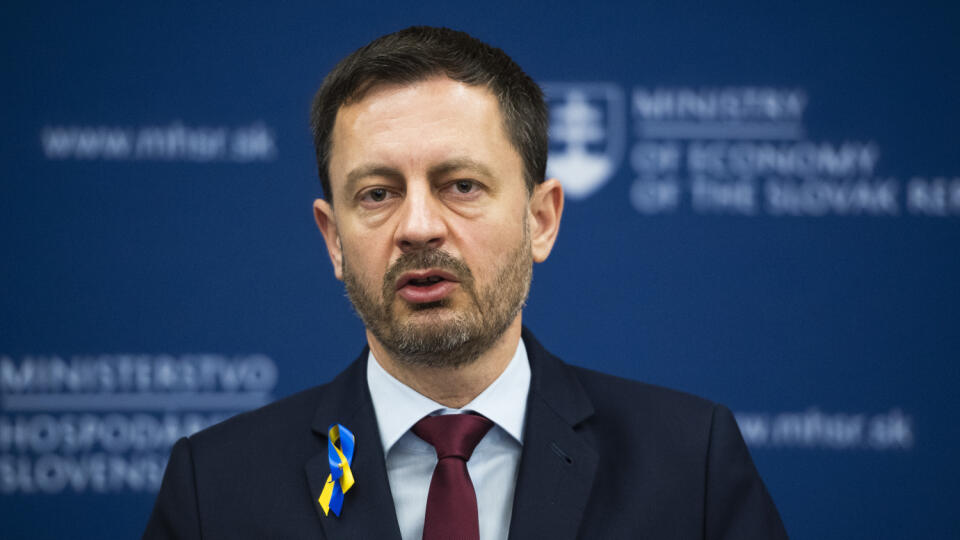 Na snímke predseda vlády SR Eduard Heger (OĽaNO) počas tlačovej konferencie počas rokovania Rady vlády SR pre konkurencieschopnosť v Bratislave 17. marca 2022. FOTO TASR - Jaroslav Novák