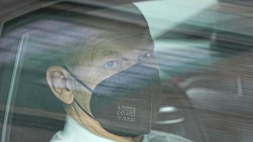 KK24 Berlín - Na snímke kandidát na nemeckého kancelára zo Sociálnodemokratickej strany Nemecka (SPD) a nemecký minister finacií Olaf Scholz prichádza na predstavenie koaličnej dohody budúcej nemeckej vlády 24. novembra 2021 v Berlíne. Sociálnodemokratická strana Nemecka (SPD), Zelení a Slobodná demokratická strana (FDP) predstavia koaličnú dohodu budúcej nemeckej vlády v stredu popoludní o 15.00 h SEČ na tlačovej konferencii v Berlíne. Stane sa tak osem týždňov po tom, čo sa v krajine konali p