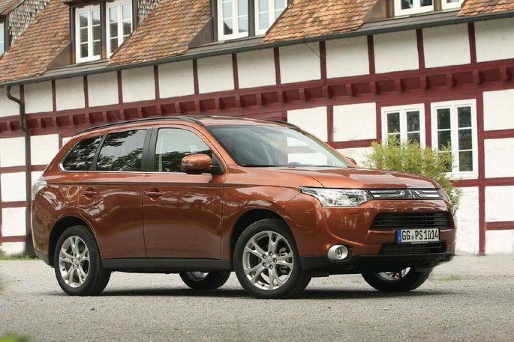 TREND test Mitsubishi Outlander 3G 2,2 D-DI Instyle