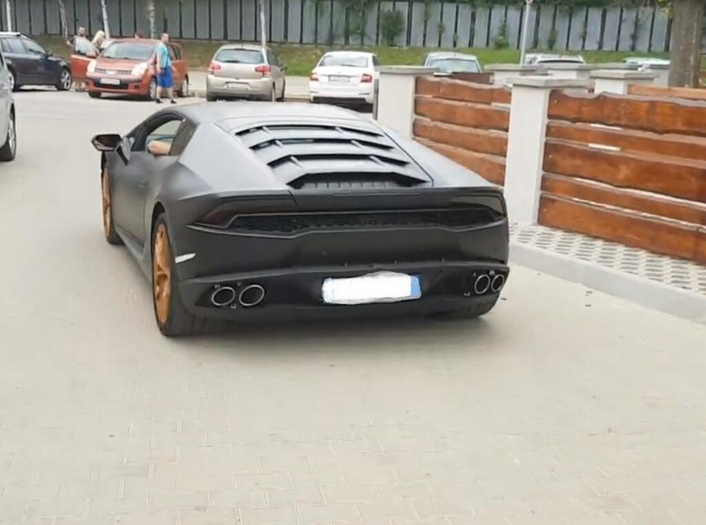 Stredopoliar Juraj Kucka sa pred niekoľkými rokmi predviedol na nadupanom Lamborghini a dokonca pozýval fanúšikov, aby sa zapojili do súťaže a víťaz sa s ním mohol previezť.