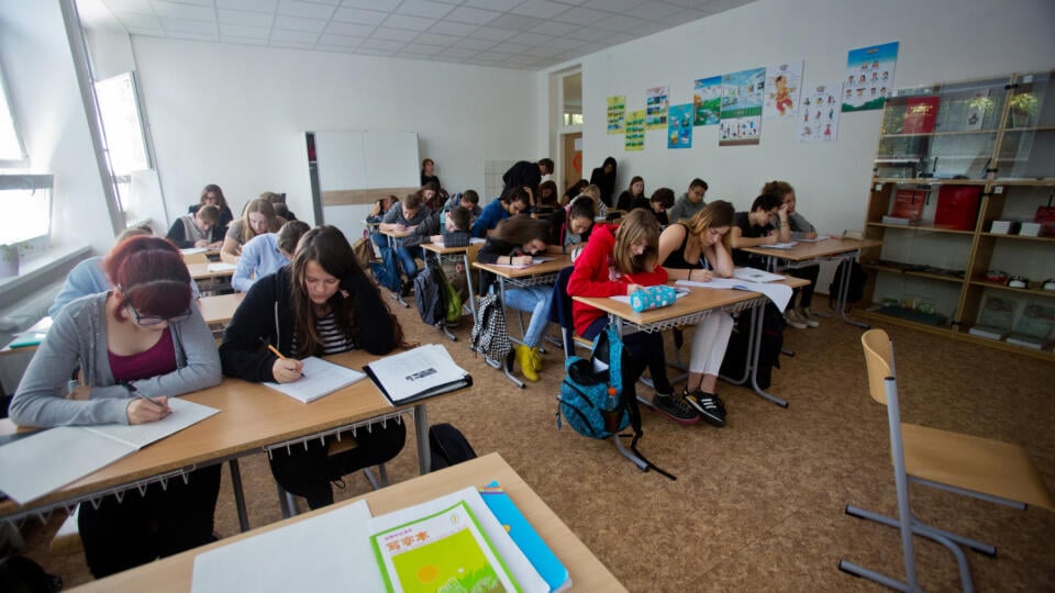 Novinka na Gymnáziu Mikuláša Kováča v Banskej Bystrici: Žiaci sa učia čínsky jazyk ako druhý vyučovací jazyk.