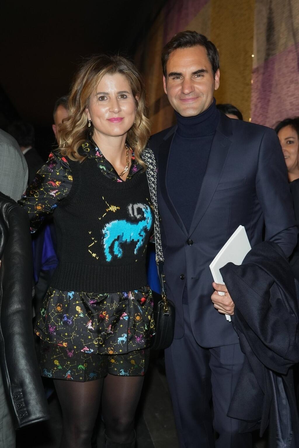 Roger miest košele zvolil rolák a Mirka zas ukázala svoje vyšportované nohy vo vysokých čižmách. Zaujala však svojim outfitom.