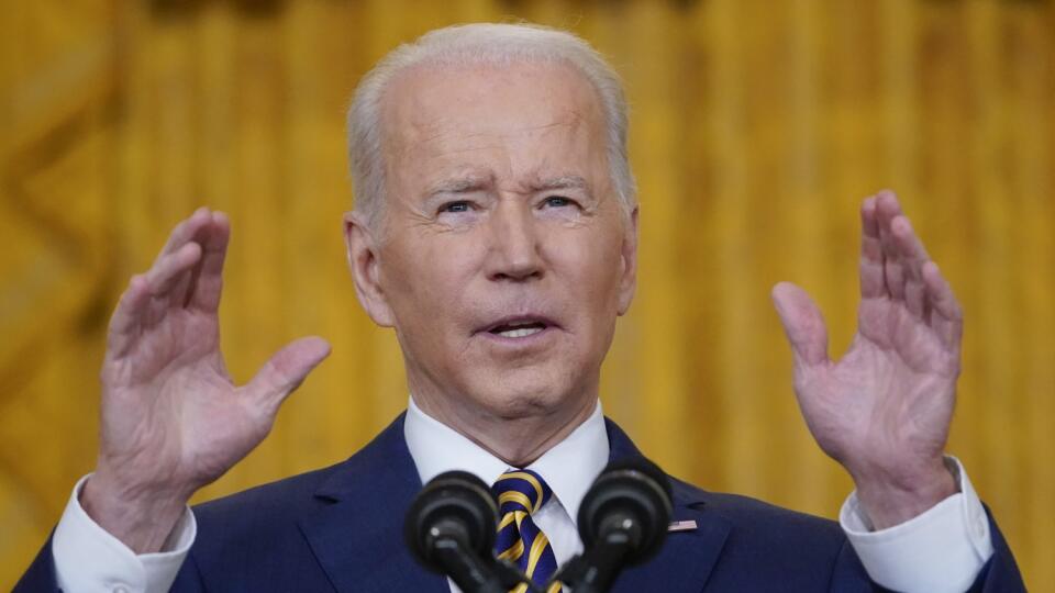 KK28 Washington - Americký prezident Joe Biden hovorí počas tlačovej konferencie pri príležitosti svojho prvého roku v úrade 19. januára 2022 vo Washingtone. FOTO TASR/AP
President Joe Biden speaks during a news conference in the East Room of the White House in Washington, Wednesday, Jan. 19, 2022. (AP Photo/Susan Walsh)