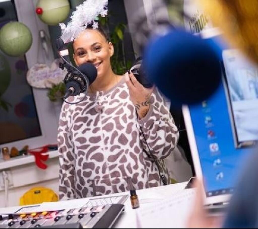 Tina predviedla bruško.