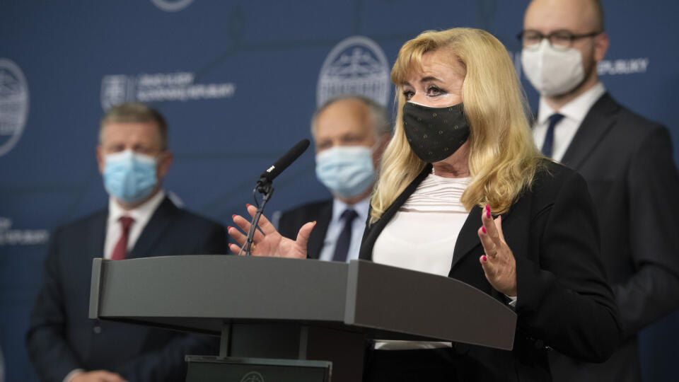 Na snímke v popredí prezidentka Asociácie na ochranu práv pancientov SR Mária Lévyová počas tlačovej konferencie k reforme nemocníc 29. septembra 2021 v Bratislave. FOTO TASR - Pavel Neubauer