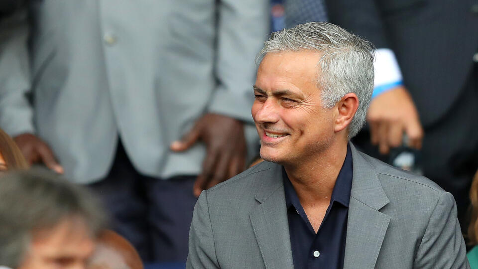 Mourinho v hľadisku futbalového zápasu.