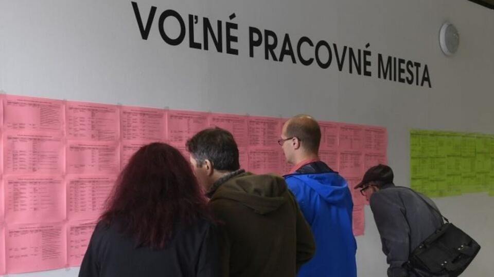 Nezamestnanosť na Slovensku opäť vzrástla.