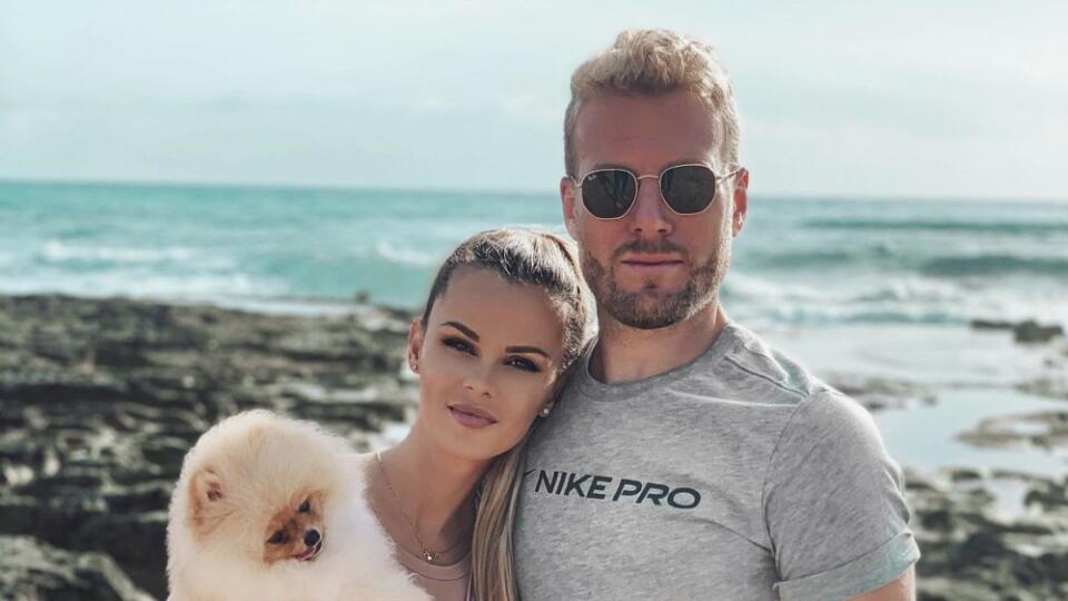 Dvojica je známa extravagantným životným štýlom.Nechýba luxusné oblečenia a ani dovolenky.