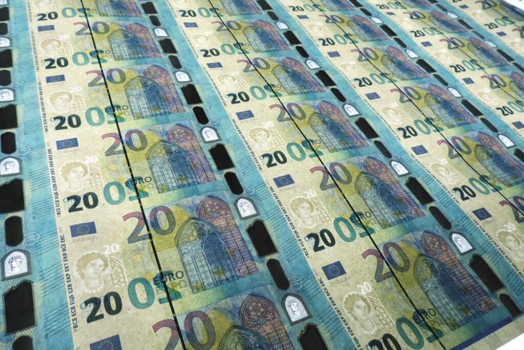 Nové bankovky v hodnote 20 eur sa dostanú do obehu 25. novembra 2015