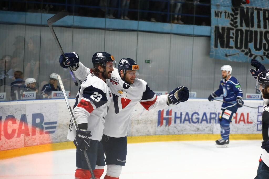 Hráči HC Slovan Bratislava sa tešia z titulu Tipos extraligy.