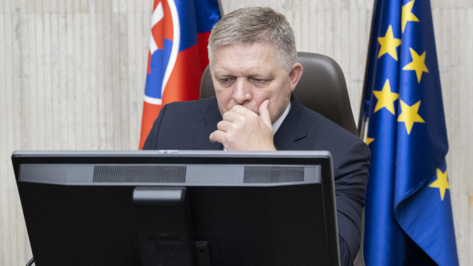 Na snímke premiér SR Robert Fico (Smer-SD) počas prvého rokovania novej vlády Smeru-SD, Hlasu-SD a SNS 25. októbra 2023 v Bratislave. FOTO TASR - Martin Baumann