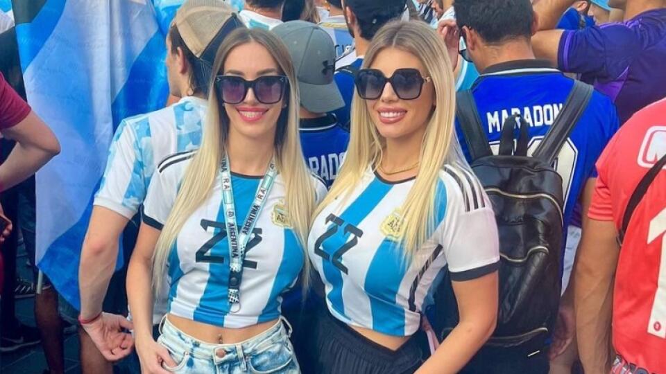Argentínske fanúšičky sa počas MS chválili fotkami z Kataru a zo štadiónov. Počas finále to odpálili holými prsami.