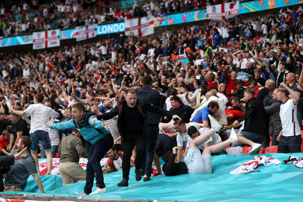 Na londýnskom Wembley sledovalo triumf Anglicka nad Nemeckom vyše 40.000 divákov.