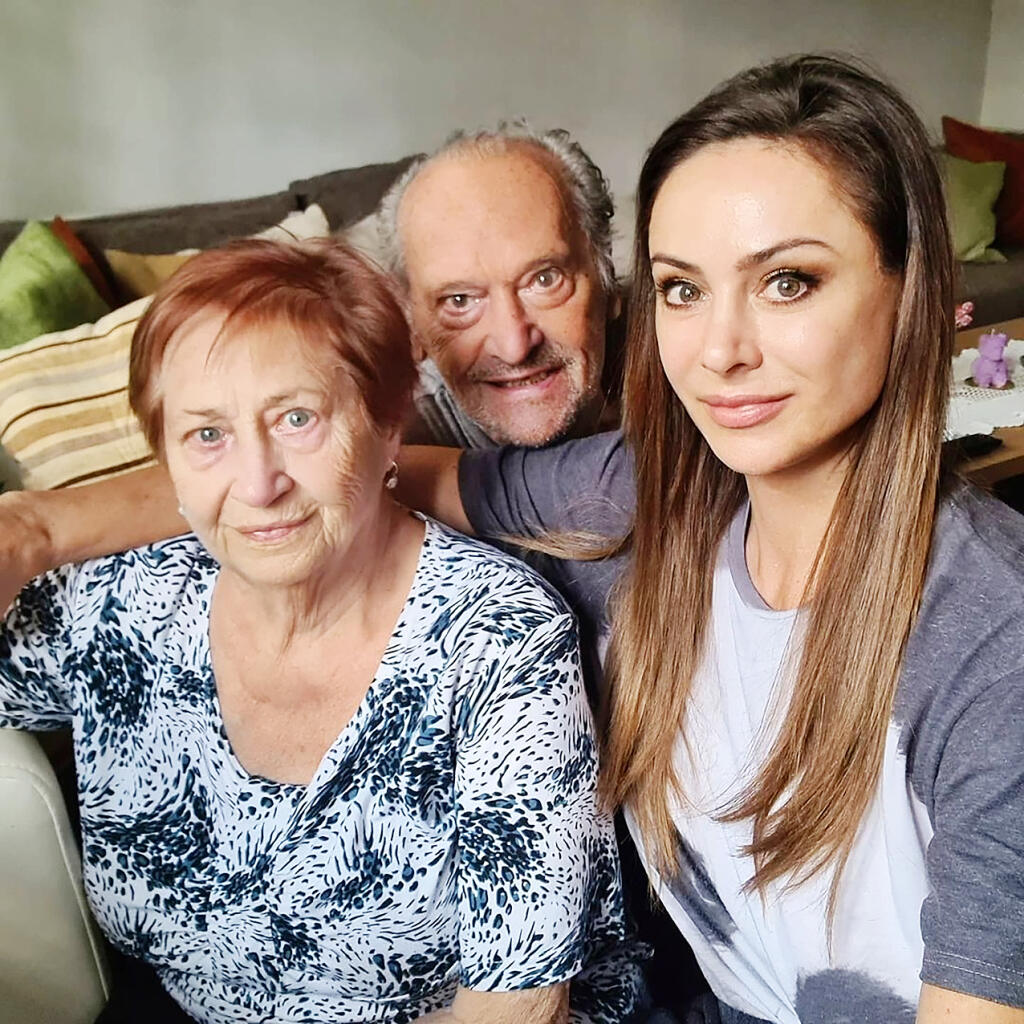 Fitneska so svojími rodičmi.