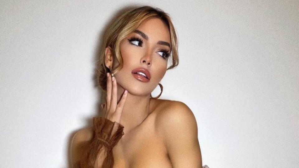 Charlotte Elise Fox provokuje viac na sociálnych sieťach.