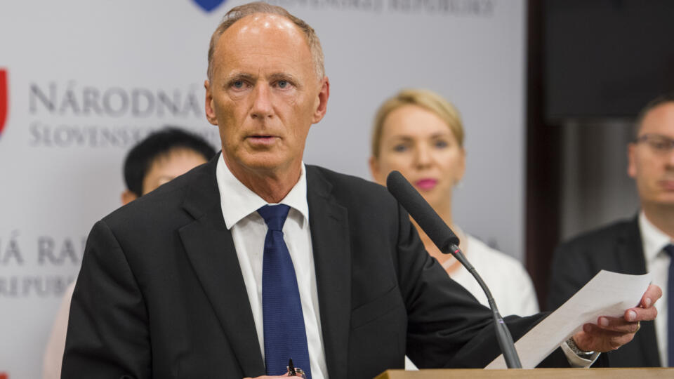 Podľa Jaroslava Pašku ombudsmanka stratila dôveru SNS.