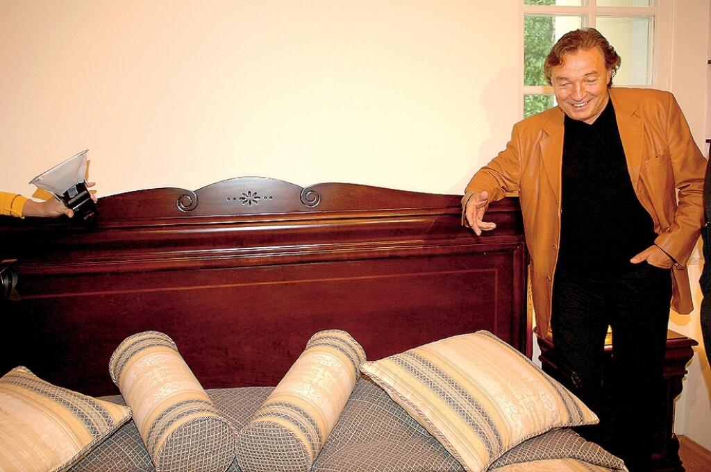 Karel Gott, múzeum v Jevanoch, Gottland, spálňa
foto : Michaela Feuereislová
uverejnené Šarm 29/2006
pôvodný súbor:spalna 2.eps