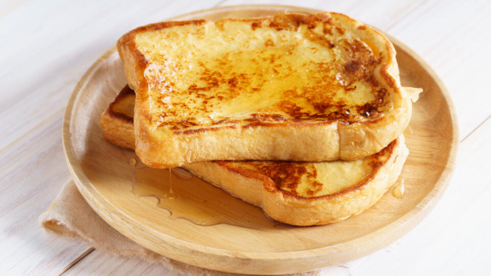 French,Toast,With,Honey,Syrup,On,Wooden,Plate