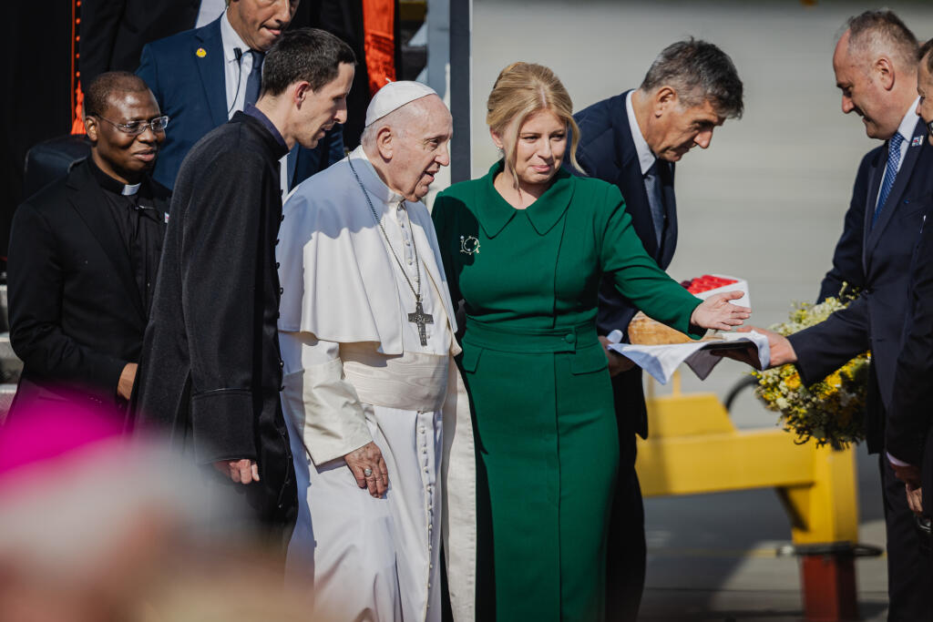 Pápež František priletel v nedeľu 12.9. 2021 na štvordňovú návštevu Slovenskej republiky. Na snímke Pápež František, vlastným menom Jorge Mario Bergoglio a Prezidentka Zuzana Čaputová.