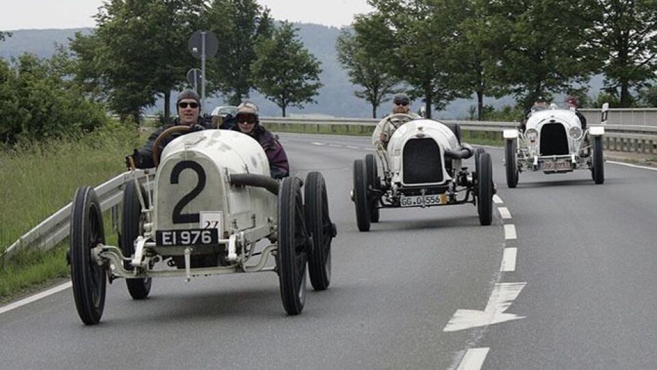 Veterány Opel na okruhu Pau