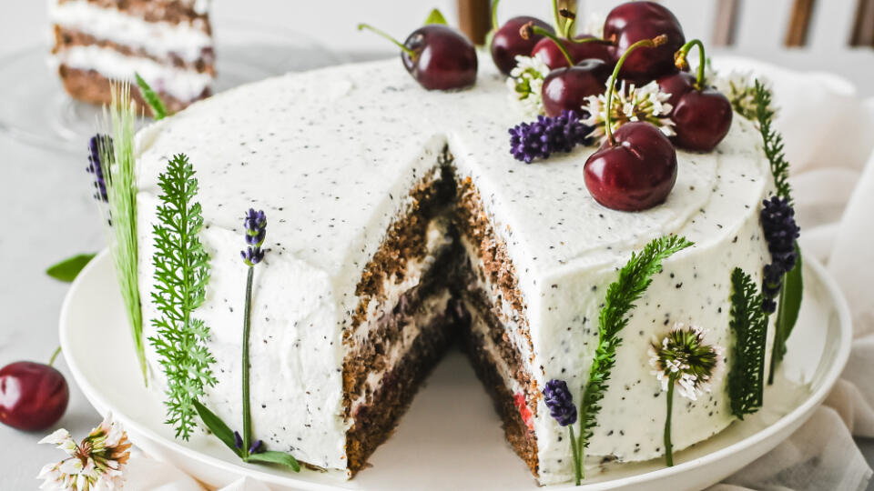 MAKOVÁ TORTA S ČEREŠŇAMI