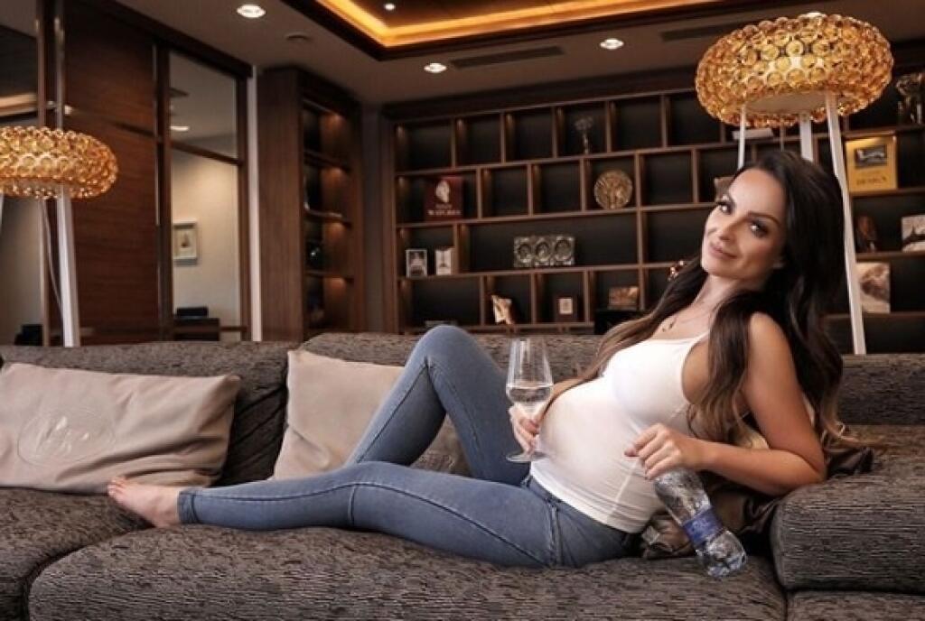 Je to tu! Daniela Nízlová sa stala maminkou! Netrvalo dlho a zverejnila krásny záber: „Vitaj láska naša.“ (FOTO)