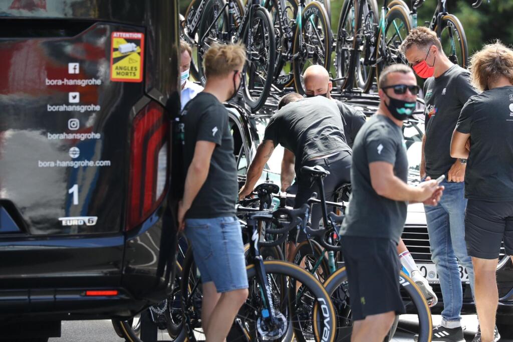 Sagan vyskúšal odjazdiť na bicykle niekoľko stoviek metrov pred 12. etapou, jeho pohyb však mal od ideálu ďaleko a z Tour de France odstúpil.