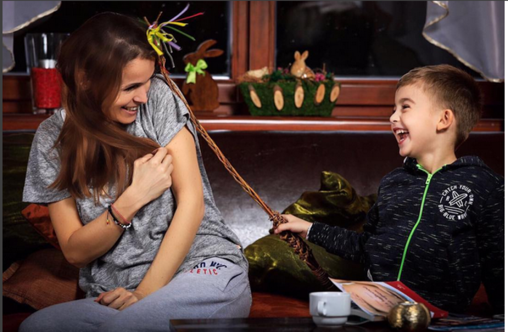Lenka Šóošová dostala korbáčom od svojho syna Riška.