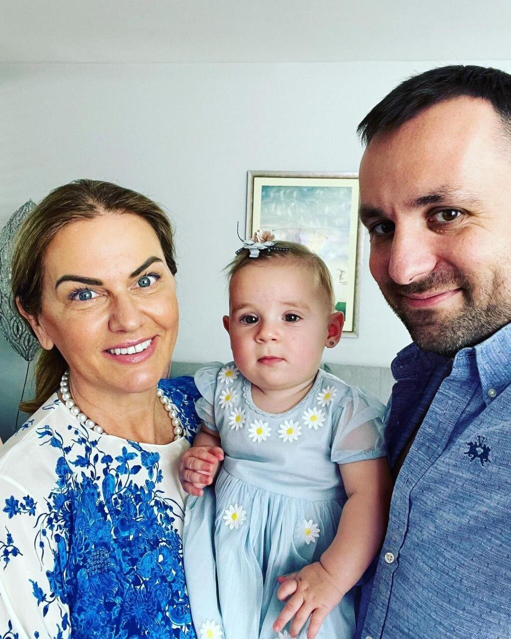 Monika Beňová vyrazila na obed s celou rodinkou.
